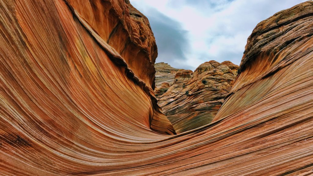 the wave in utah on a cloudy day